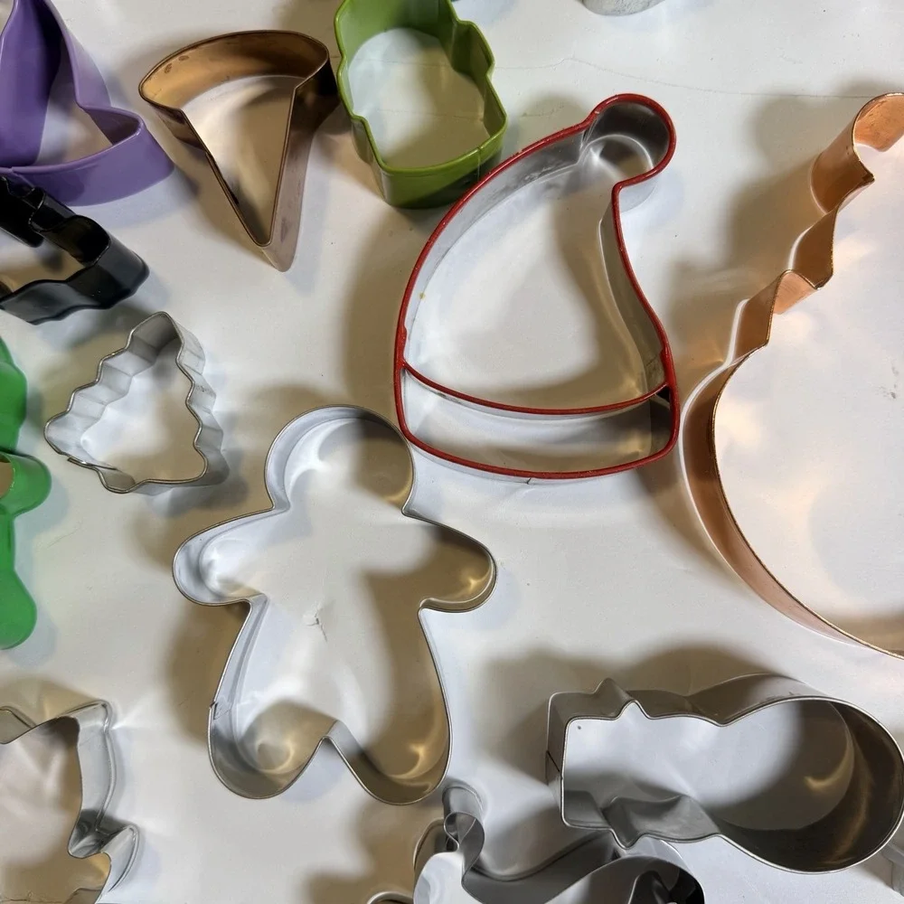 Vintage Cookie Cutters Lot of over 50 Aluminum & Plastic Various Shapes‎